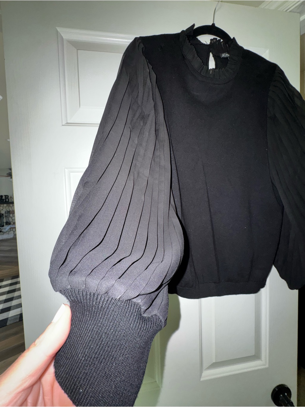 Adrianna Papell Black Pleated Balloon-Sleeve Top